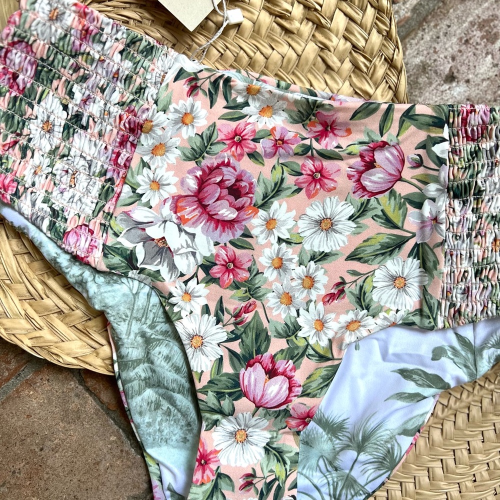 ๐ธ MAAJI ๐ธ FLORAL TROPICAL HIGH WAISTED BIKINI BOTTOM - Picture 9 of 10